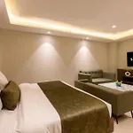 Saltstayz Premier - Paschim Vihar